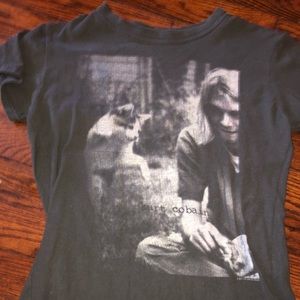 Super cute Kurt cobain tee!